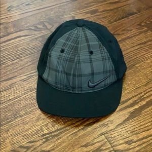 Women’s Nike golf hat black and gray plaid